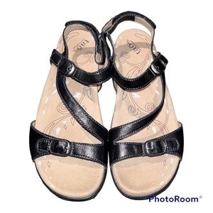 NEW Without Box Taos Black Leather Bea Sandals size 8